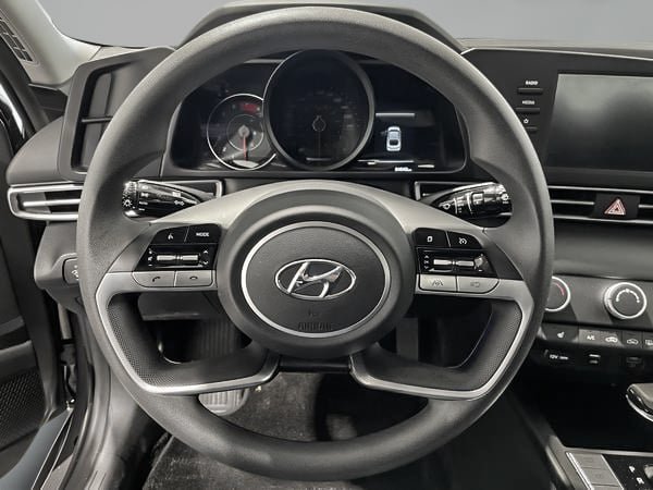 Hyundai Elantra Essential 2023-11