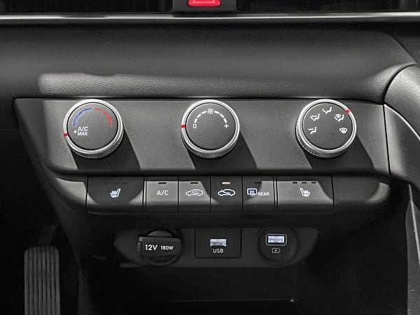 Hyundai Elantra Essential 2023-19