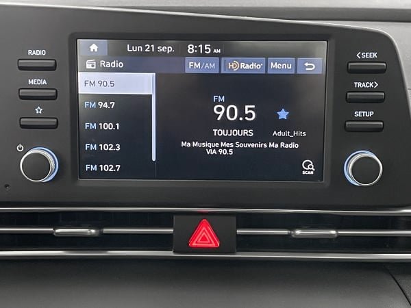 Hyundai Elantra Essential 2023-16
