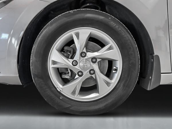 Hyundai Elantra Essential 2023-6