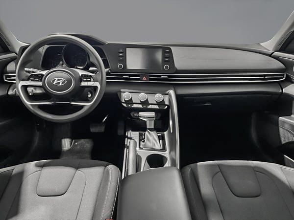 Hyundai Elantra Essential 2023-7
