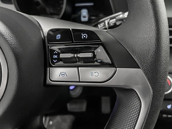 Hyundai Elantra Essential 2023-13
