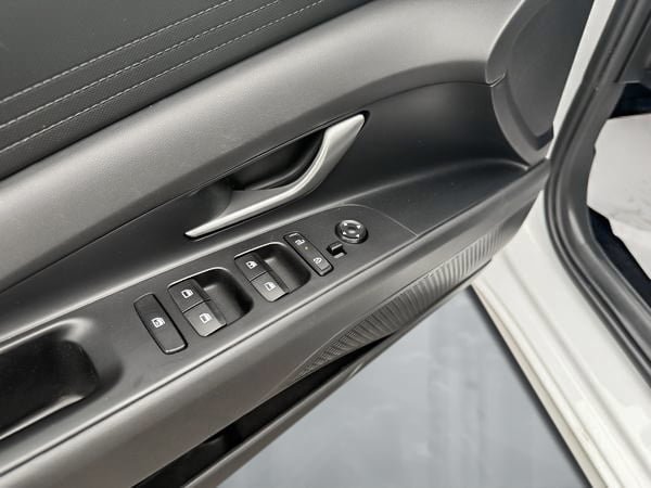2024 Hyundai Elantra ESSENTIAL-7