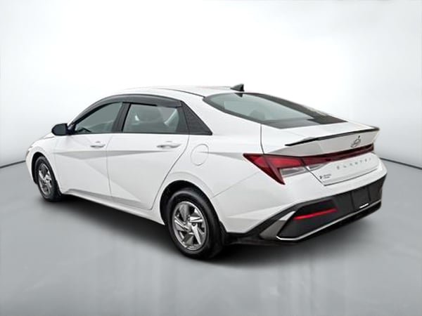 2024 Hyundai Elantra ESSENTIAL-6