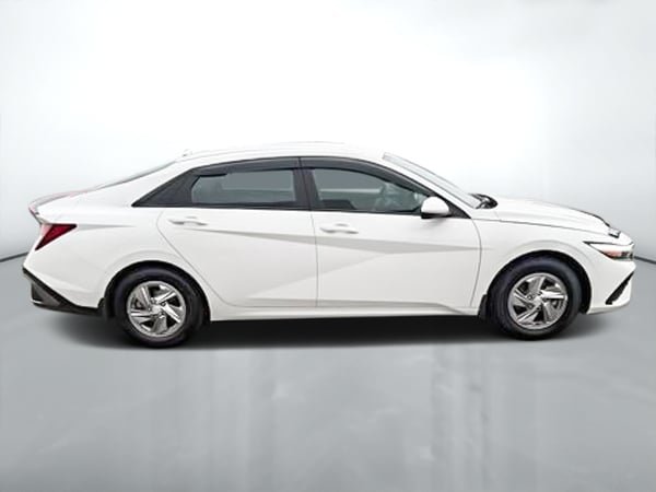 2024 Hyundai Elantra ESSENTIAL-9