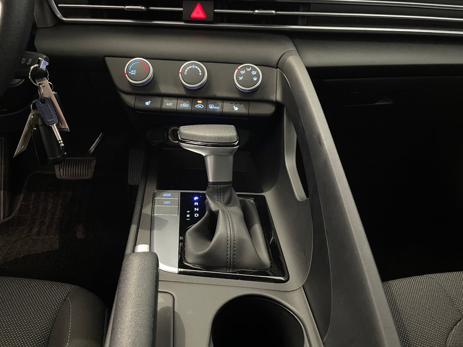 2024 Hyundai Elantra ESSENTIAL-21