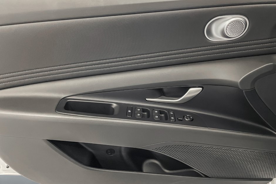2025 Hyundai Elantra Preferred Tech-8