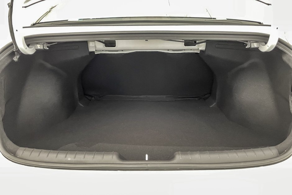 2025 Hyundai Elantra Preferred Tech-23