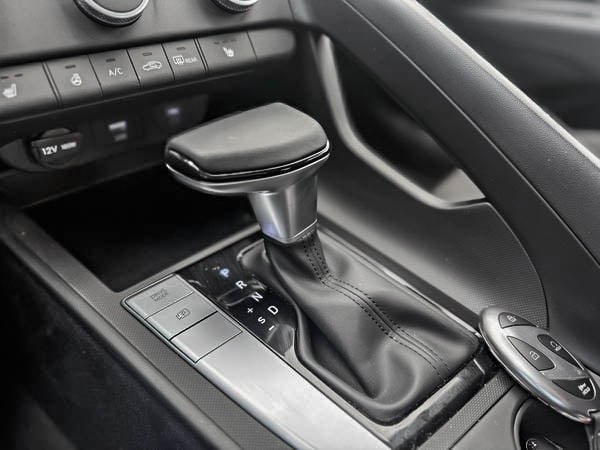 2025 Hyundai Elantra Preferred-10