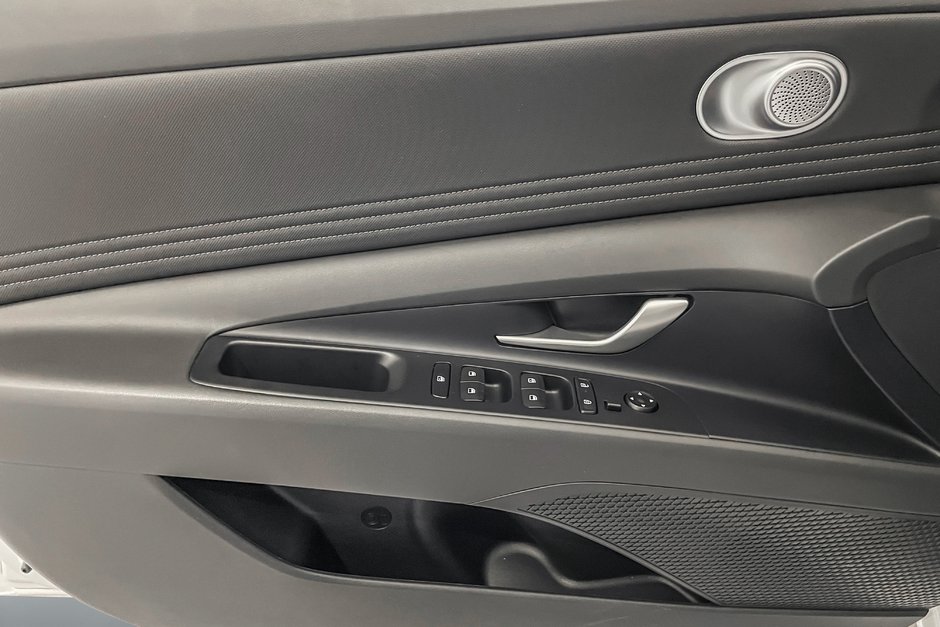 2025 Hyundai Elantra Preferred Tech-8