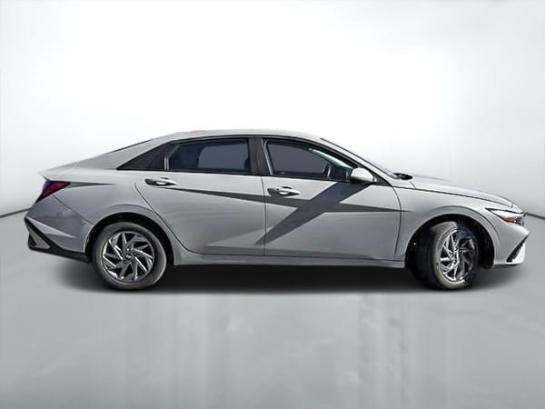 2025 Hyundai Elantra Preferred-1