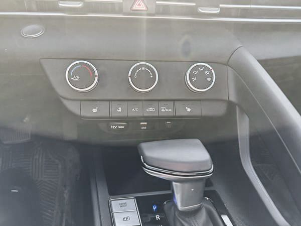 2025 Hyundai Elantra Preferred-12