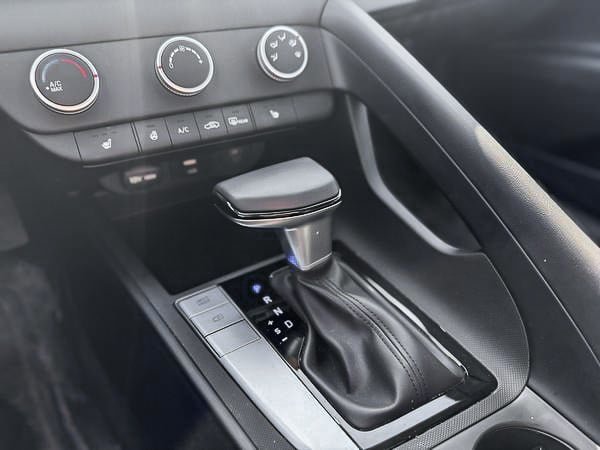 2025 Hyundai Elantra Preferred-11