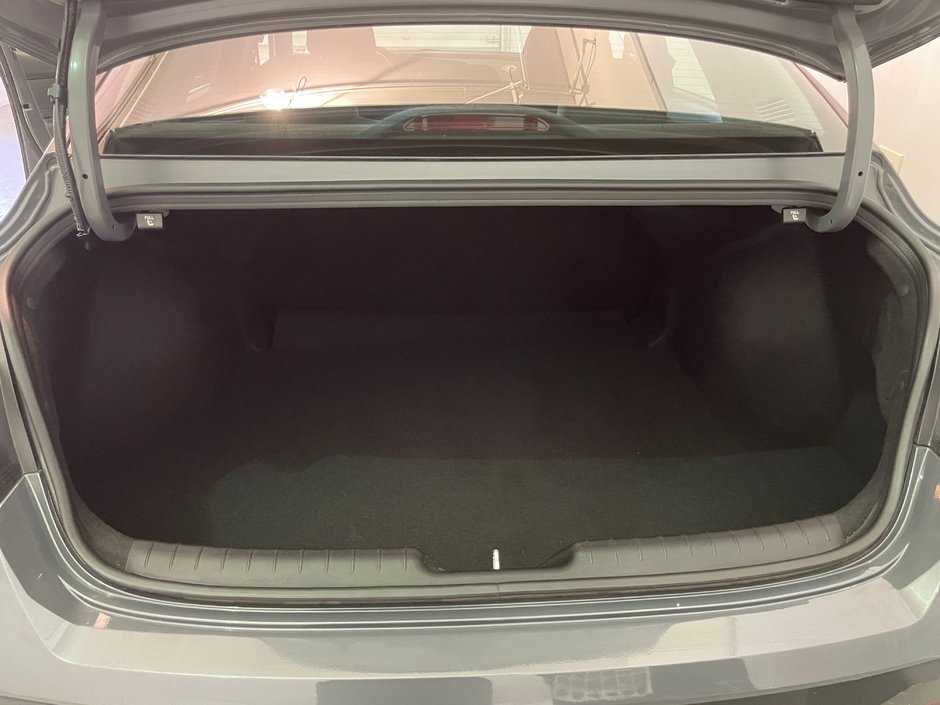 Hyundai Elantra Preferred 2025-23