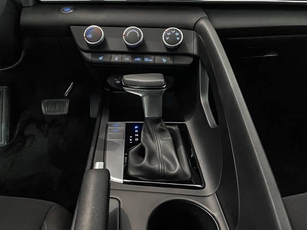 2025 Hyundai Elantra Preferred-21
