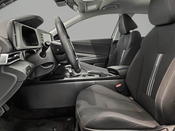 2025 Hyundai Elantra Preferred-10