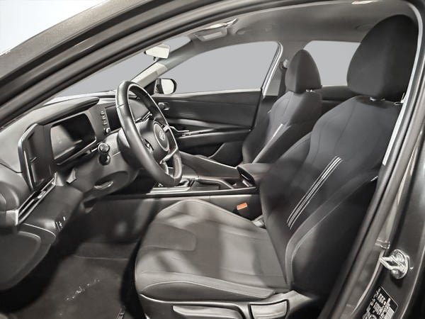 2025 Hyundai Elantra Preferred-12