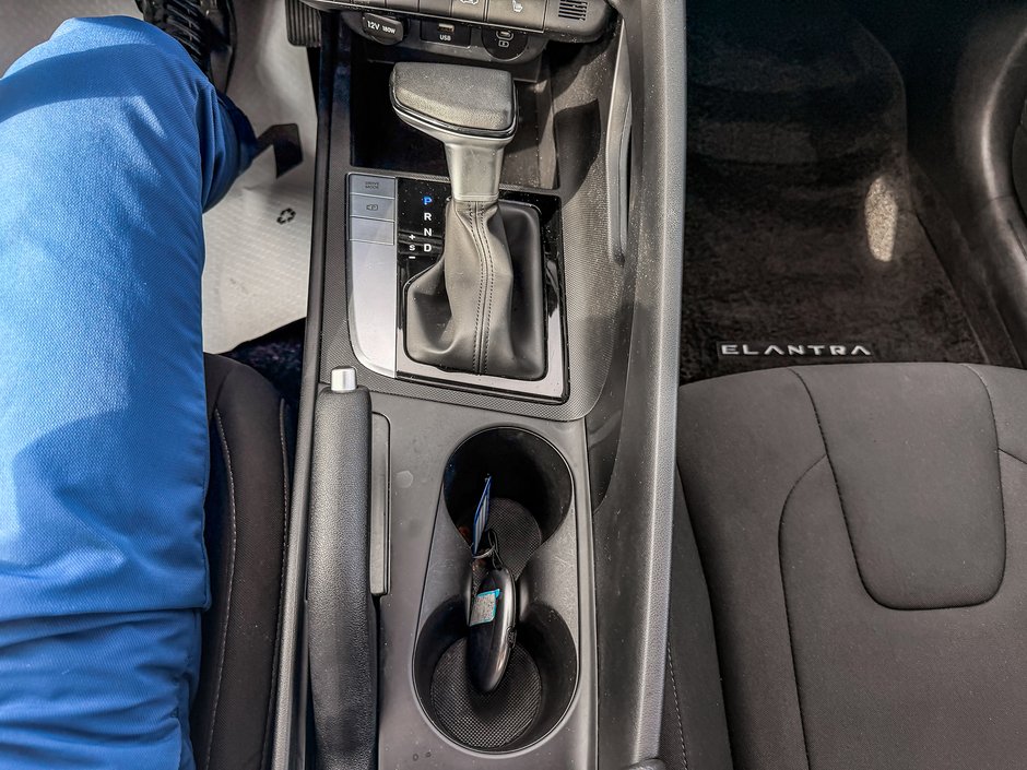 2025 Hyundai Elantra ESSENTIAL 2.0L-23