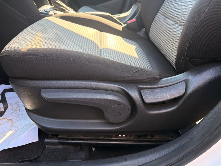 Hyundai Kona ESSENTIAL 2.0L 2019-13