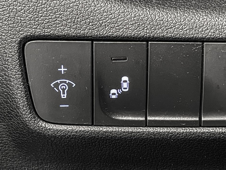 2021 Hyundai Kona Preferred AWD-15