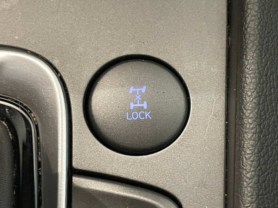 2022 Hyundai Kona Essential AWD-20