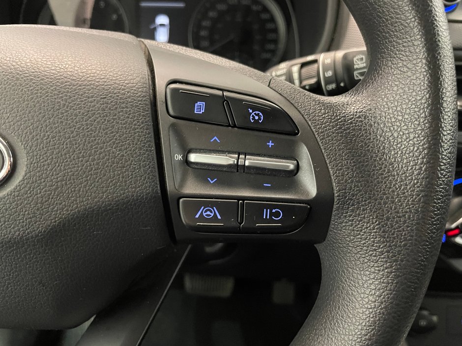 2022 Hyundai Kona Essential AWD-12