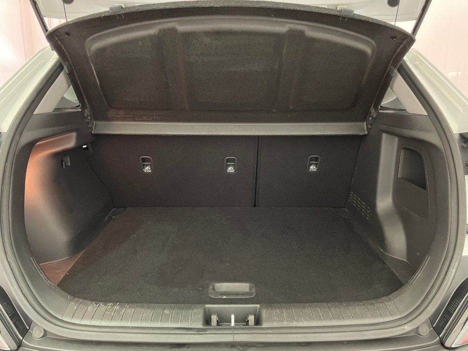 Hyundai Kona Essential AWD 2022-24