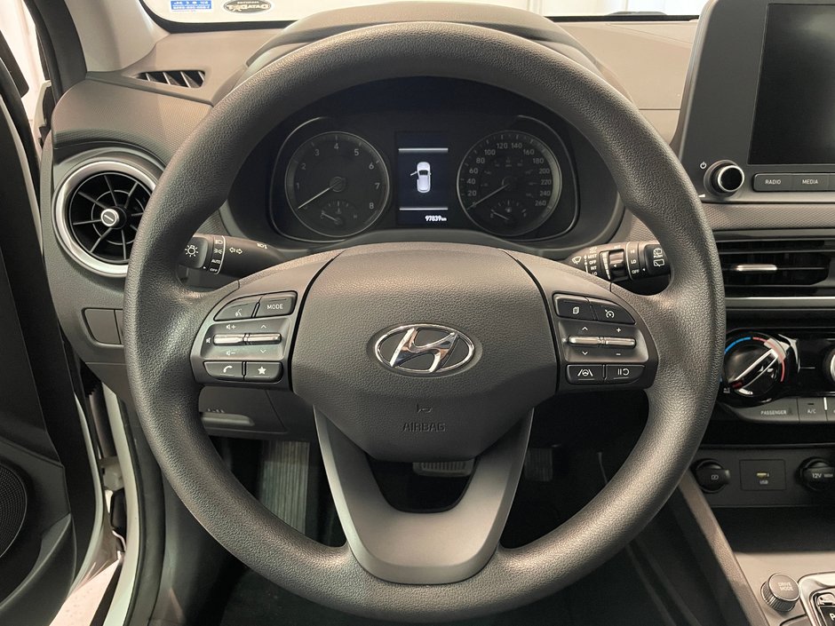 Hyundai Kona Essential AWD 2022-11