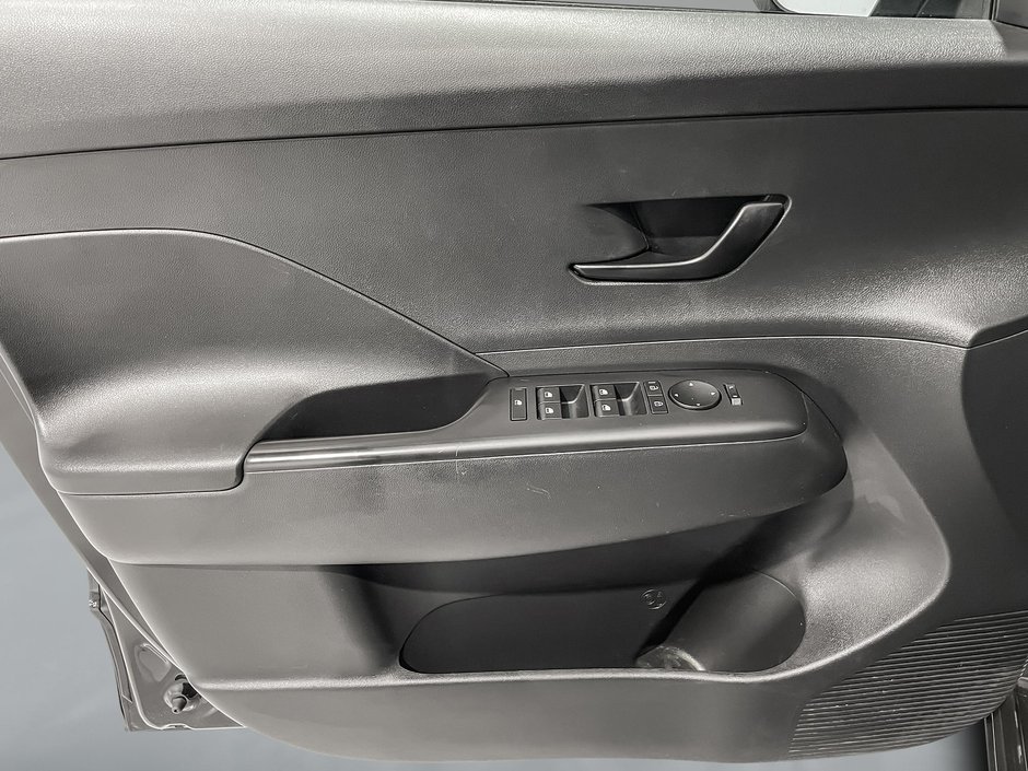 2024 Hyundai Kona Preferred AWD-9