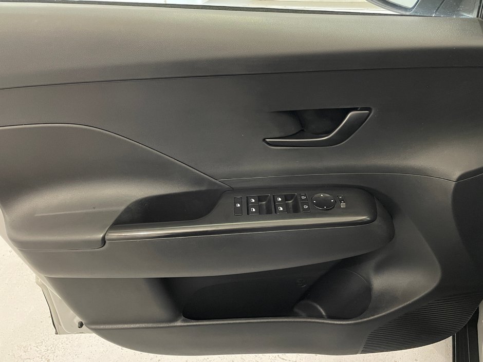 2025 Hyundai Kona Essential AWD-8
