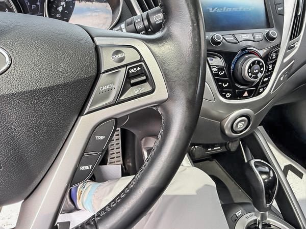 2013 Hyundai Veloster BASE-19