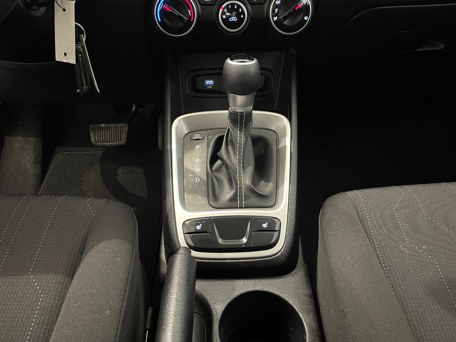 2023 Hyundai Venue Essential-19