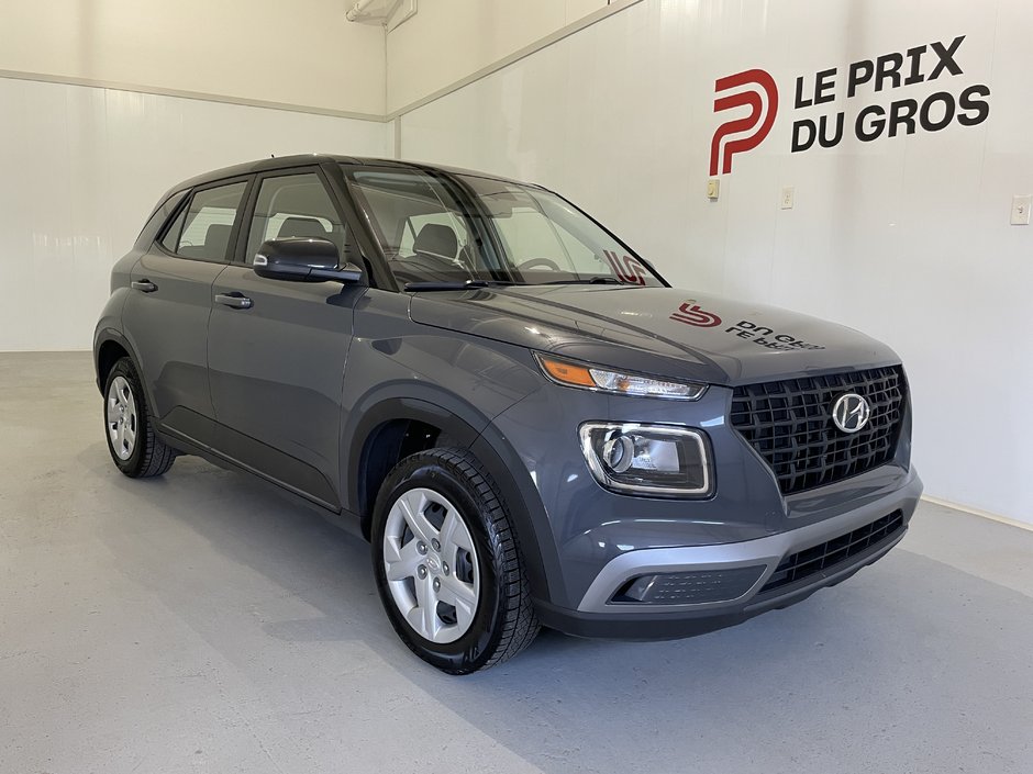 2023 Hyundai Venue Essential-0