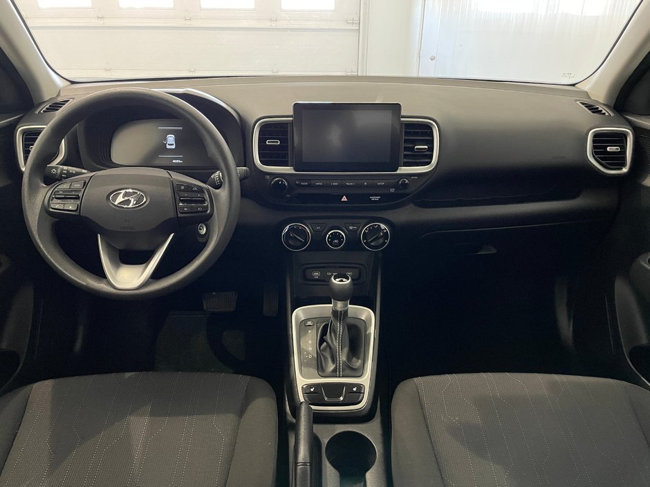 2023 Hyundai Venue Essential-6