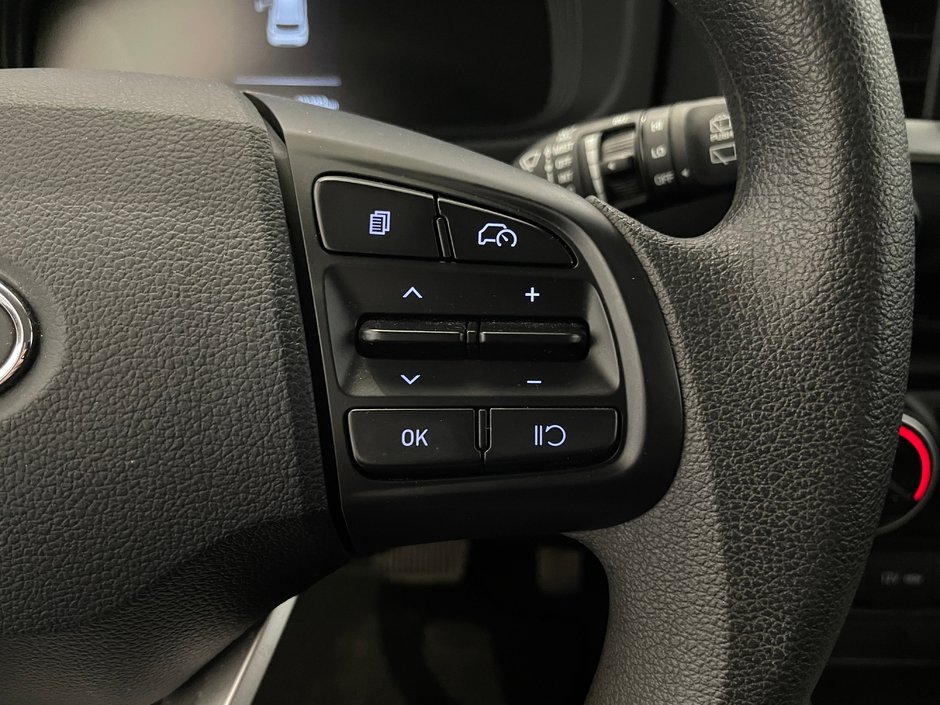2023 Hyundai Venue Essential-12