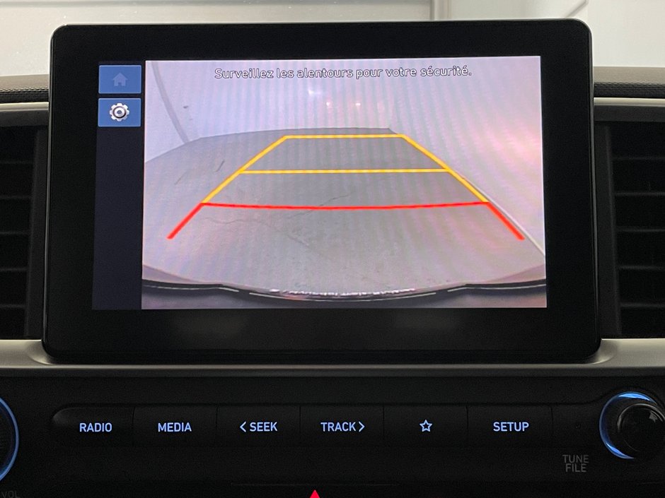 2023 Hyundai Venue Essential-17
