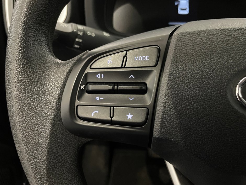 2023 Hyundai Venue Essential-11