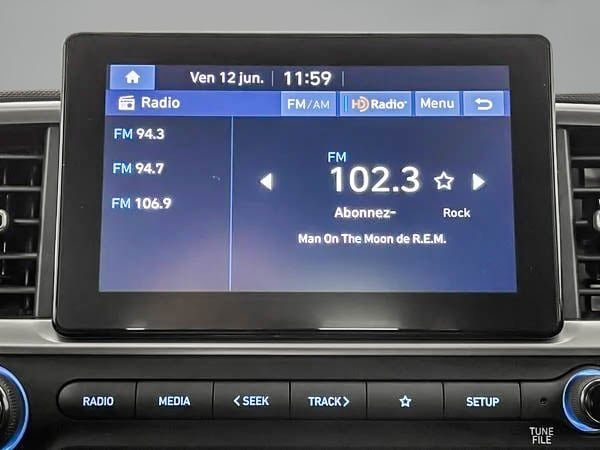 2023 Hyundai Venue Essential-16