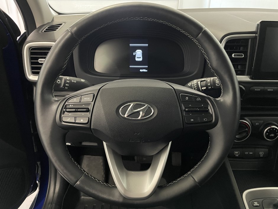 2023 Hyundai Venue Preferred-11