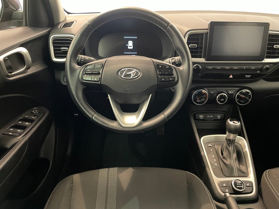 2023 Hyundai Venue Preferred-8