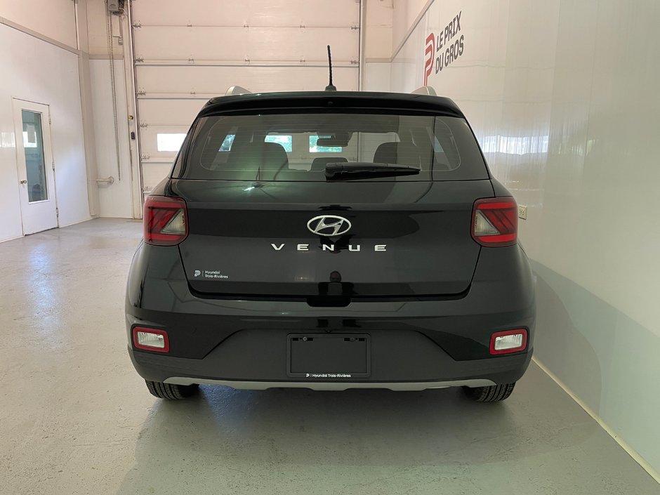 2023 Hyundai Venue Preferred-5
