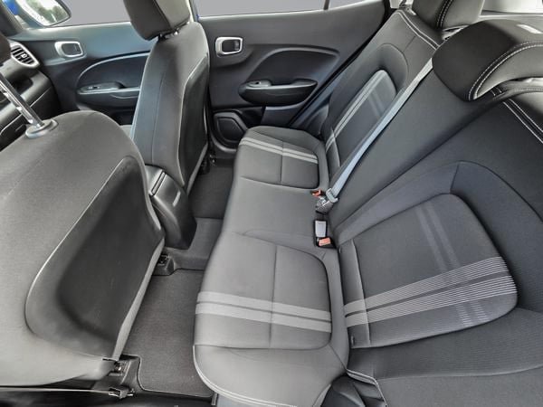Hyundai Venue Preferred 2023-16