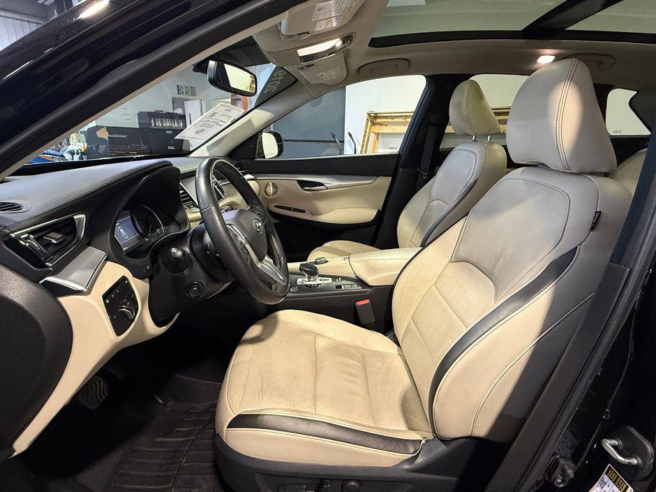 Infiniti QX50 Essential 2019-14