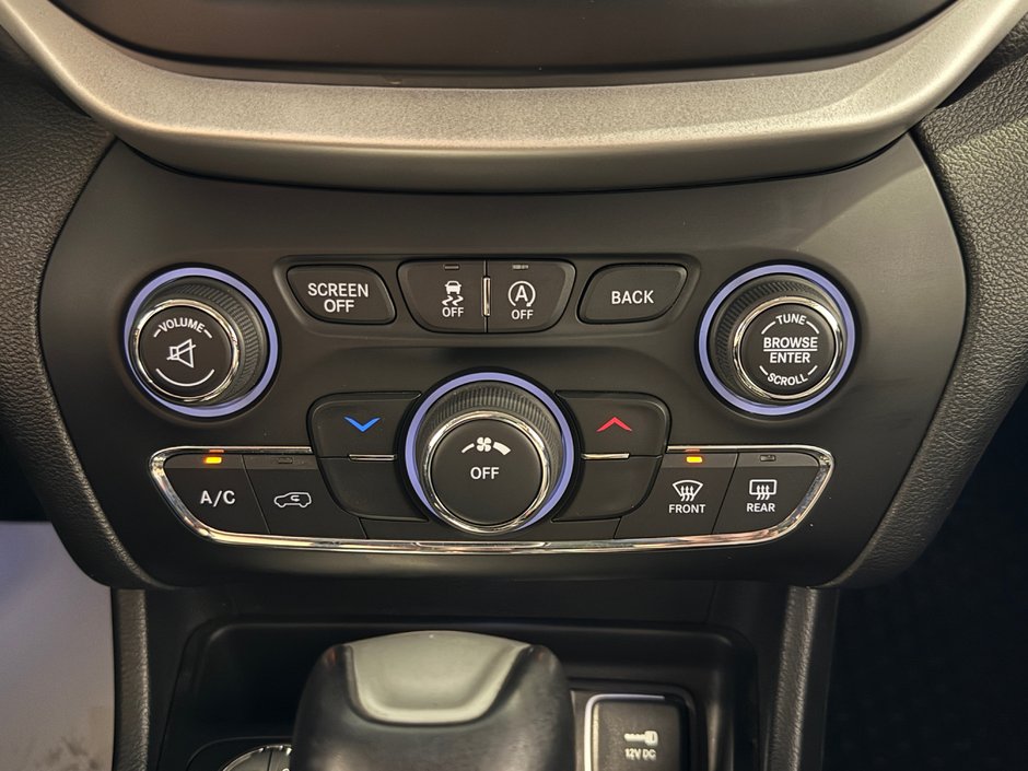 2017 Jeep Cherokee Trailhawk-21