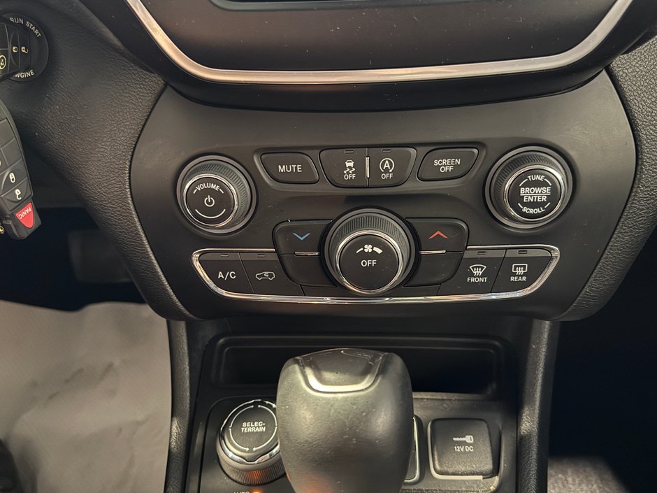 2021 Jeep Cherokee SPORT-20