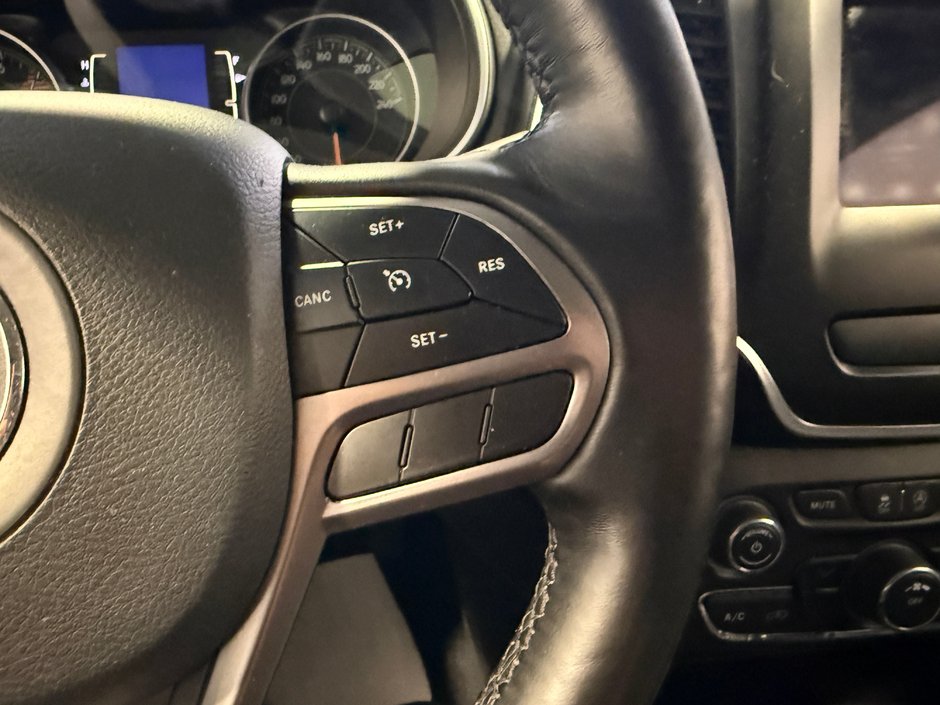 2021 Jeep Cherokee SPORT-15