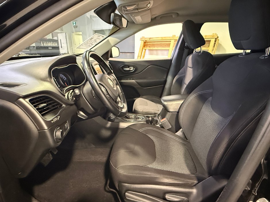 2021 Jeep Cherokee SPORT-12