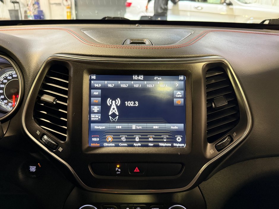 2021 Jeep Cherokee Trailhawk-21