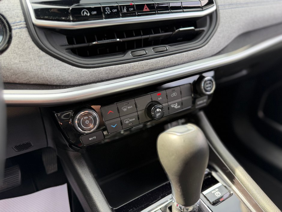 2026 Jeep Compass North-12