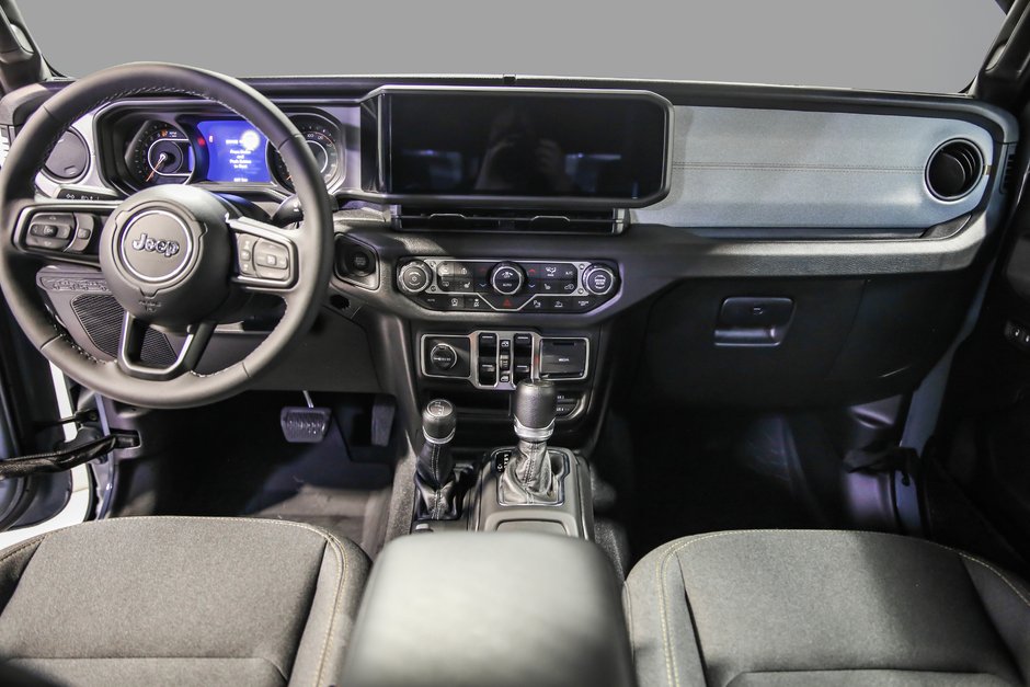 2025 Jeep Gladiator SPORT-23
